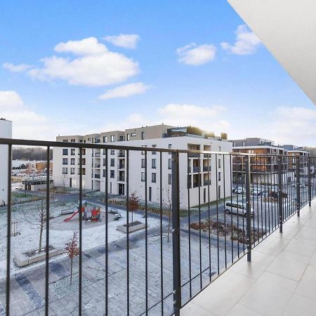 Sunflower - Modern Large Charming Apartment With Balcony Братислава Экстерьер фото