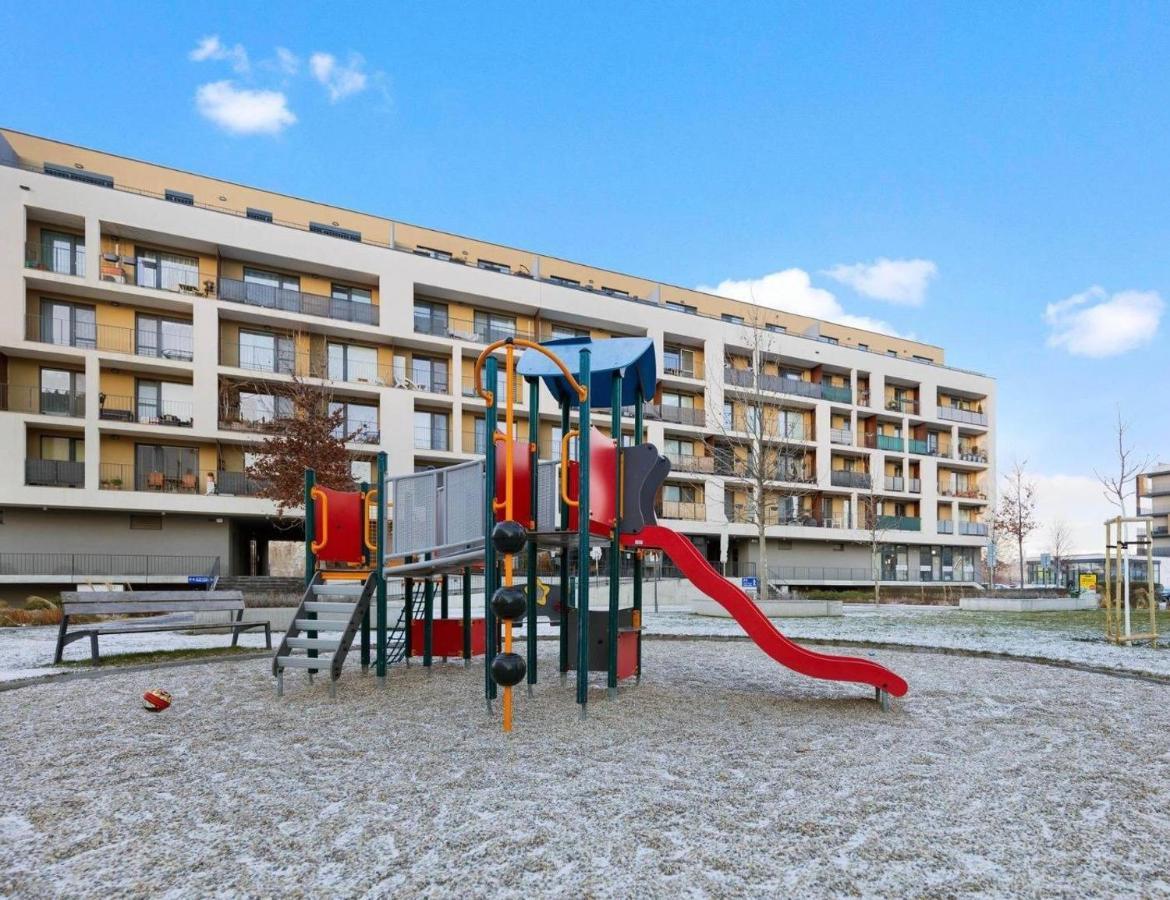 Sunflower - Modern Large Charming Apartment With Balcony Братислава Экстерьер фото