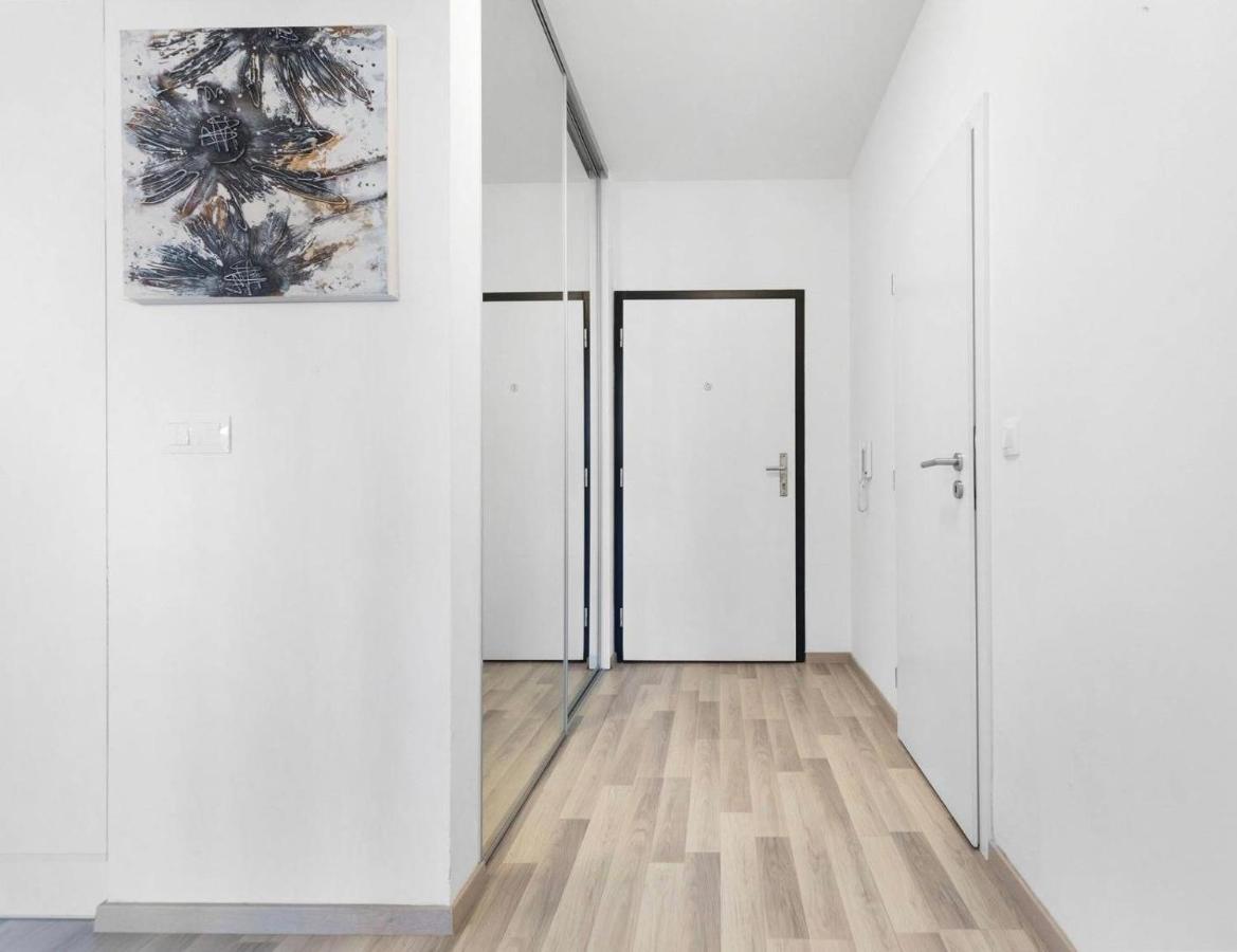 Sunflower - Modern Large Charming Apartment With Balcony Братислава Экстерьер фото