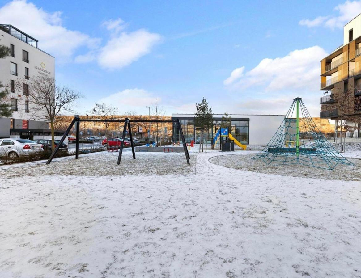 Sunflower - Modern Large Charming Apartment With Balcony Братислава Экстерьер фото
