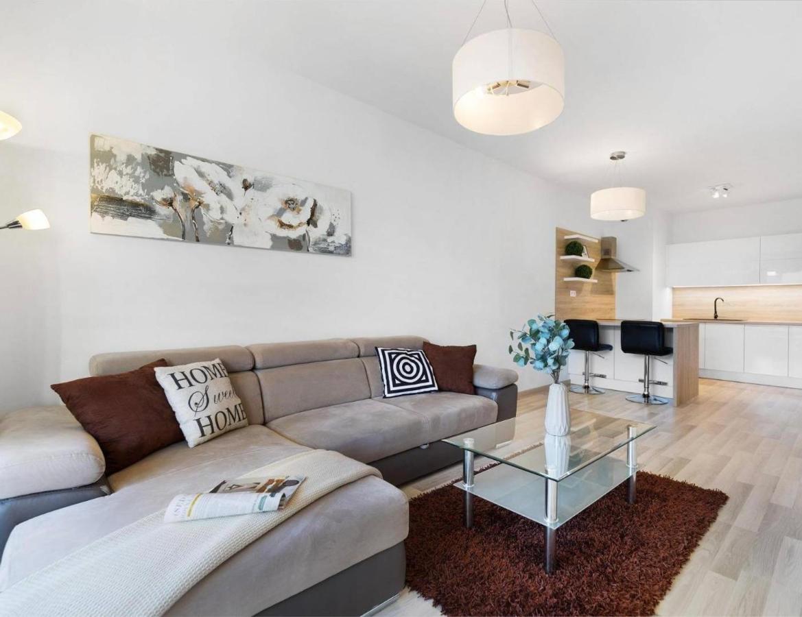 Sunflower - Modern Large Charming Apartment With Balcony Братислава Экстерьер фото