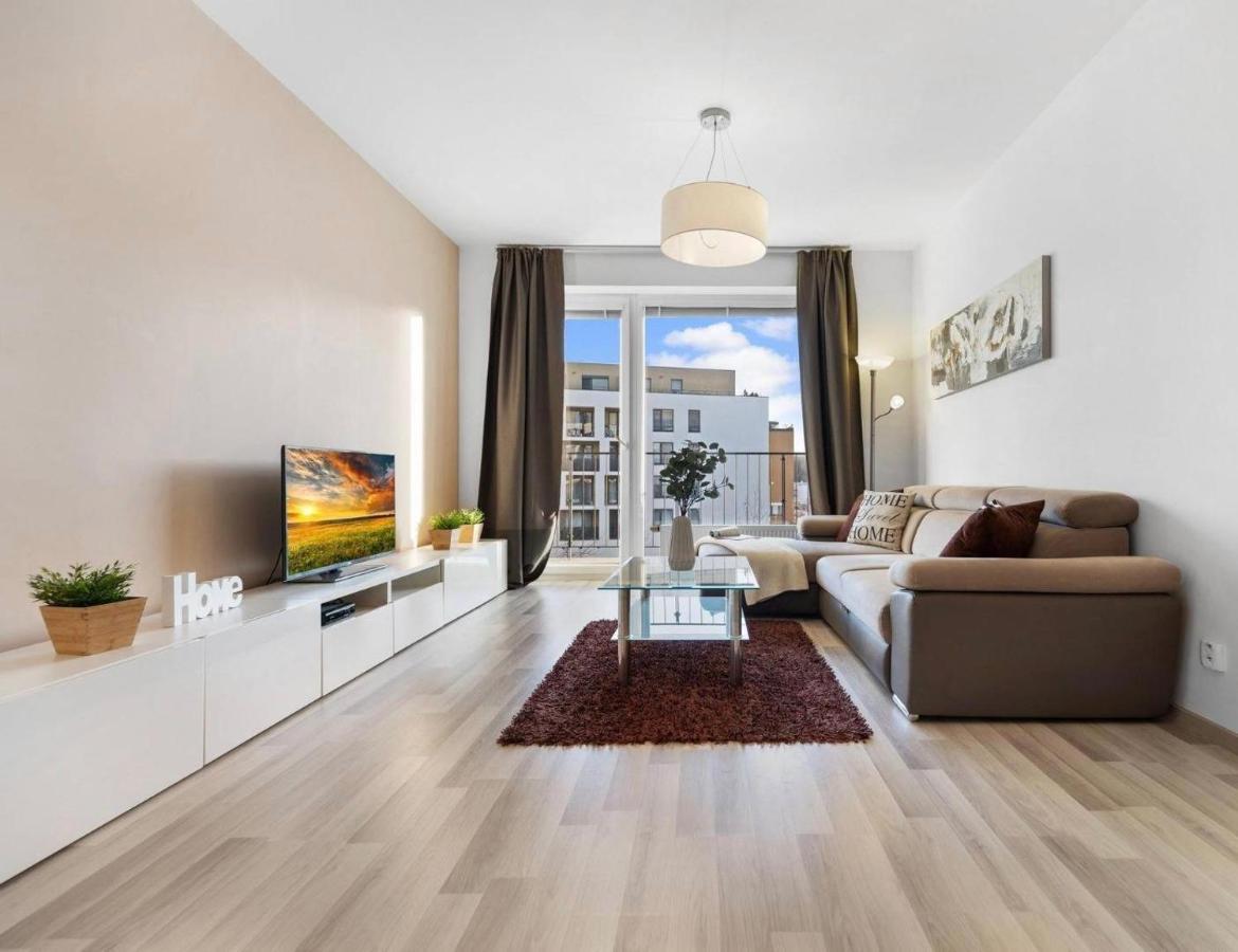 Sunflower - Modern Large Charming Apartment With Balcony Братислава Экстерьер фото